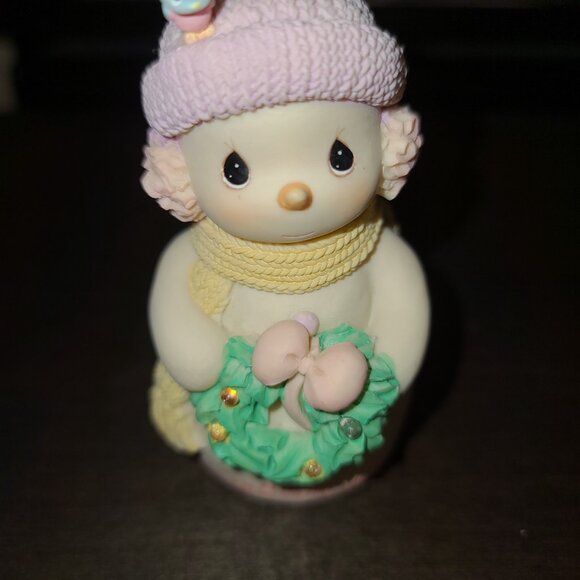 Precious Moments Snowgirl with light up wreath - Picture 5 of 7